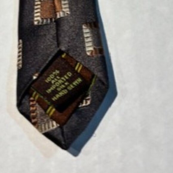 BCBG Attitude Mens Gray Brown Squares Necktie 100% Imported Silk Hand Sewn 56' - Picture 4 of 4